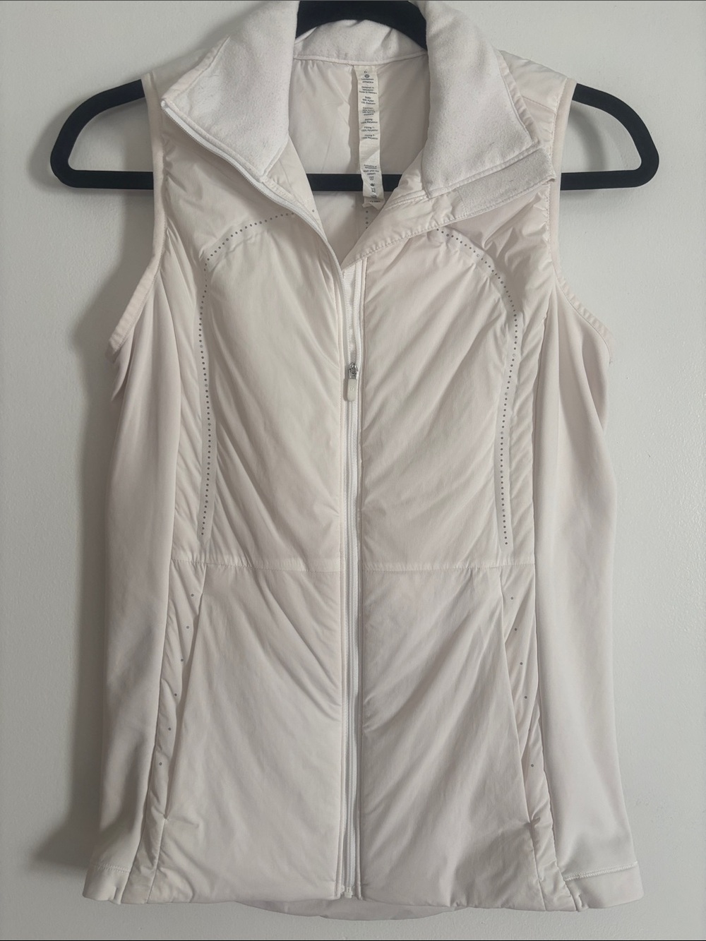 Lululemon Cream Sleeveless Zip Front Active Vest